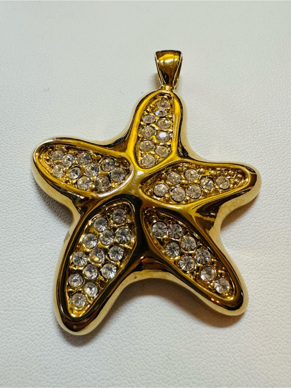 Starfish rhinestone gold tone pendant